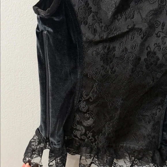 Corset Style Top | Structured Trend Piece Crop Top - Picture 4 of 9